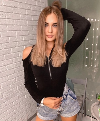💋 Опыт и определенные навыки позволяют мне стать идеальным компаньоном для тебя. Я живу в Москве и готова предложить тебе самые разнообразные услуги: от страстного эскорта до сексуальных массажей. 🌟 Со мной ты окажешься в центре внимания, ведь я умею создавать настоящую атмосферу соблазна и удовольствия. ❣️ У меня есть множество положительных отзывов, которые подтверждают мою профессиональность и умение доставлять удовольствие. Посмотри на мои фото и убедись в этом сам! 😉 Если ты готов окунуться в мир страсти и наслаждения, то не медли, свяжись со мной прямо сейчас! 💕 Даша